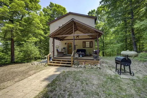 3721 W 18, Mesick, MI 49668