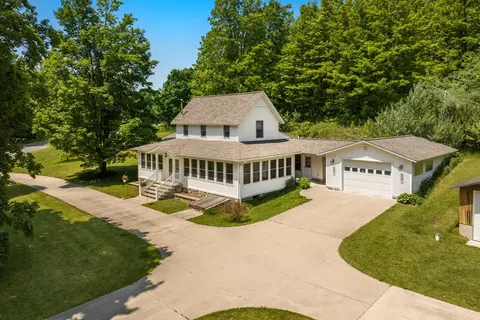 1740 Setterbo, Suttons Bay, MI 49682