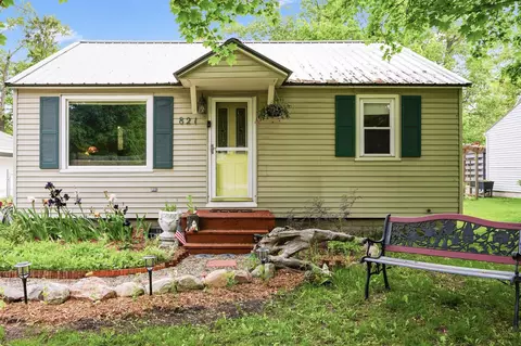 821 Indian Trl, Traverse City, MI 49686