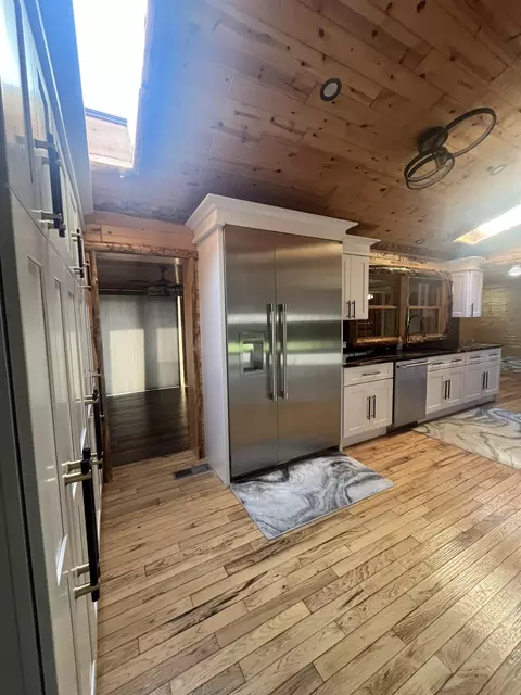 Kitchen - 8840 Golfside, Shepherd, MI 48883 photo 4 of 10