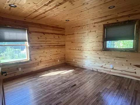 Bedroom - 8840 Golfside, Shepherd, MI 48883 photo 2 of 3