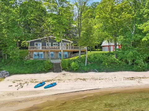 17390 Smokey Holw, Traverse City, MI 49686