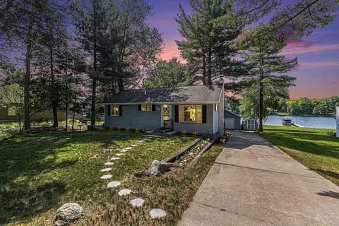 8781 Clam Lk, Bellaire, MI 49615