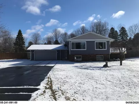 3972 Heatherwood, Traverse City, MI 49684