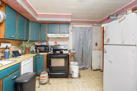 Kitchen - 309 W W Orch, Shepherd, MI 48883 photo 2 of 2