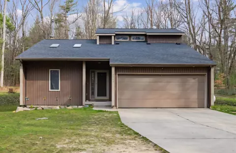12717 White Swan, Greenville, MI 48838