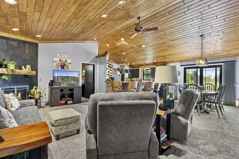 Living - 4255 S Eberhart, Clare, MI 48617 photo 3 of 5