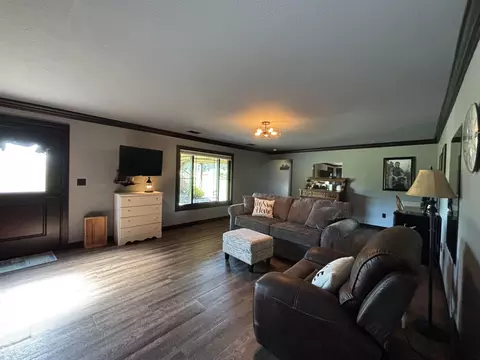 Living - 4255 S Eberhart, Clare, MI 48617 photo 5 of 5