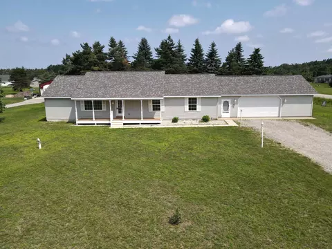 2703 Orchard Bch, Cheboygan, MI 49721