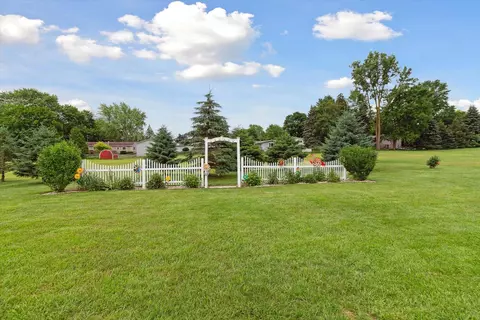 Exterior - 514 Westwind, Ithaca, MI 48847 photo 15 of 17