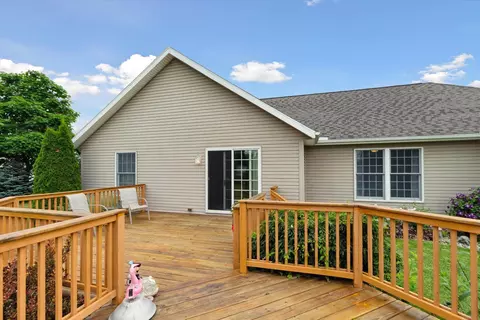 Exterior - 514 Westwind, Ithaca, MI 48847 photo 8 of 17