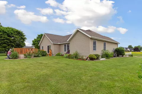 Exterior - 514 Westwind, Ithaca, MI 48847 photo 13 of 17