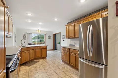 Kitchen - 514 Westwind, Ithaca, MI 48847 photo 4 of 4