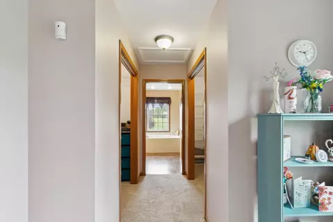 Entry Way - 514 Westwind, Ithaca, MI 48847 photo 4 of 9
