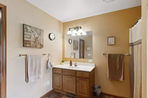 Bath - 514 Westwind, Ithaca, MI 48847 photo 2 of 3