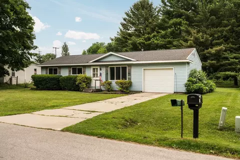 1452 Silverwood, Traverse City, MI 49685