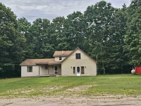 3815 N 3 12, Mesick, MI 49668