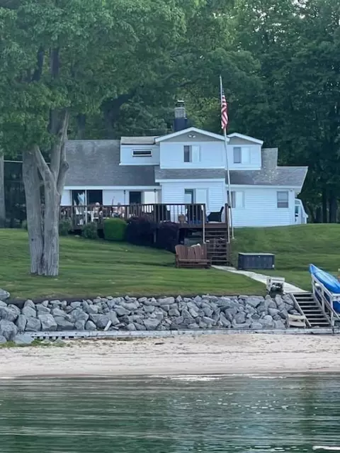 847 S S Cres, Au Gres, MI 48703 photo 2