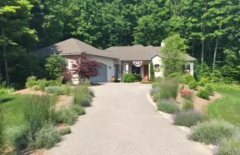 580 W Broadway, Suttons Bay, MI 49682