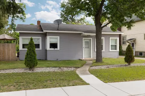 1047 E Front, Traverse City, MI 49686