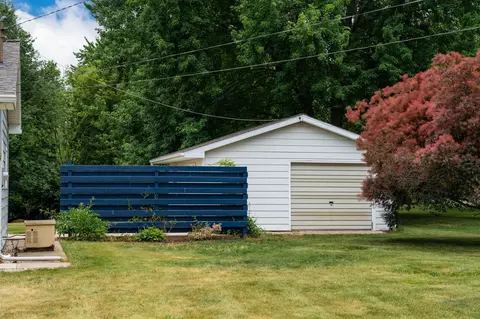 300 Schoolcrest, Shepherd, MI 48883 photo 3