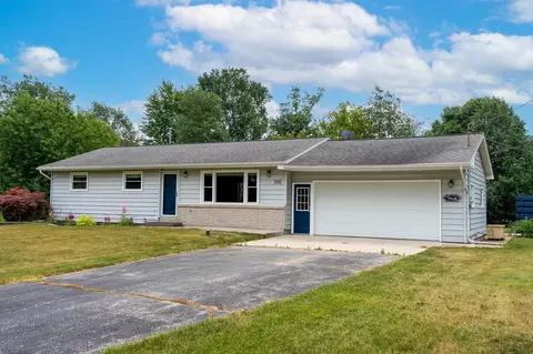 300 Schoolcrest, Shepherd, MI 48883 photo 2