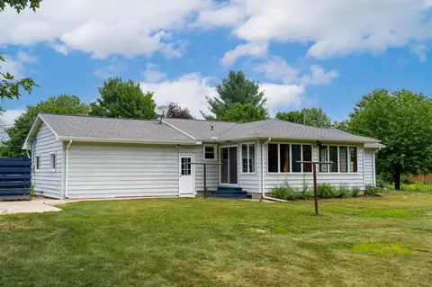 300 Schoolcrest, Shepherd, MI 48883 photo 4