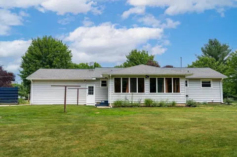 300 Schoolcrest, Shepherd, MI 48883 photo 5
