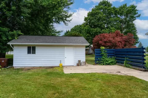 300 Schoolcrest, Shepherd, MI 48883 photo 8