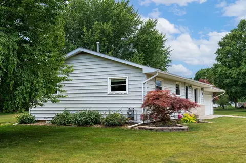 300 Schoolcrest, Shepherd, MI 48883 photo 6
