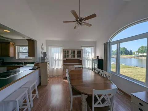 Dining - 1810 E Riverside, Au Gres, MI 48703 photo 2 of 5