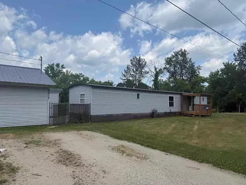 8812 S S Riv, Evart, MI 49631