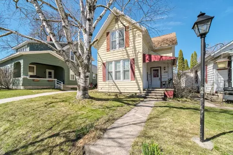 370 4th, Manistee, MI 49660