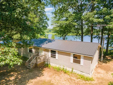 5696 S Lake Shr, Remus, MI 49340