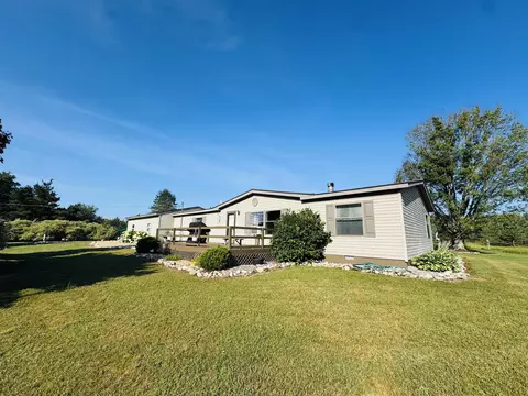 8405 N 9, Mesick, MI 49668