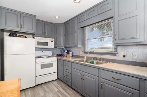 Kitchen - 6260 E Blanchard, Shepherd, MI 48883 photo 2 of 2