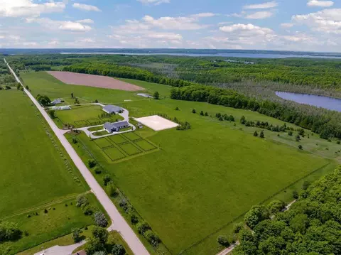 8843 8741 Burgess, Charlevoix, MI 49720