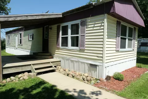 8295 E Olive, Wheeler, MI 48662 photo 3