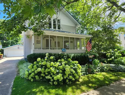716 Woodworth, Alma, MI 48801