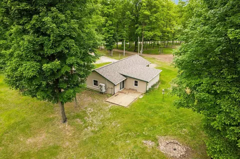 3007 Lund Rd SW, Fife Lake, MI 49633