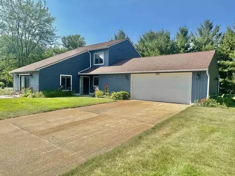 200 N Shore Dr E, Cadillac, MI 49601