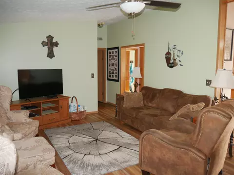 555 White, Gladwin, MI 48624 photo 3