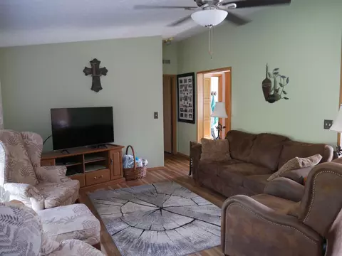 555 White, Gladwin, MI 48624 photo 4