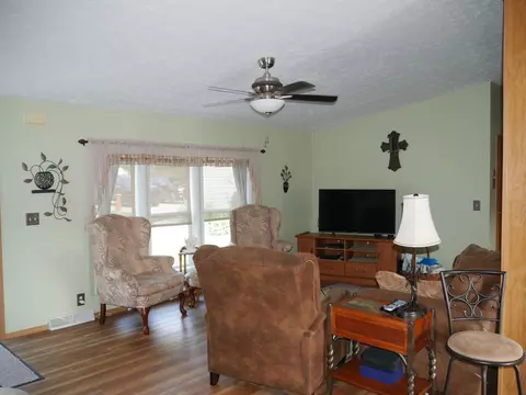 555 White, Gladwin, MI 48624 photo 5