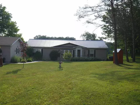 555 White, Gladwin, MI 48624 photo 2