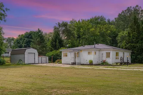 235 Riverside, Alma, MI 48801