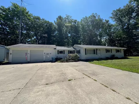 112 Vienna, Houghton Lake, MI 48629