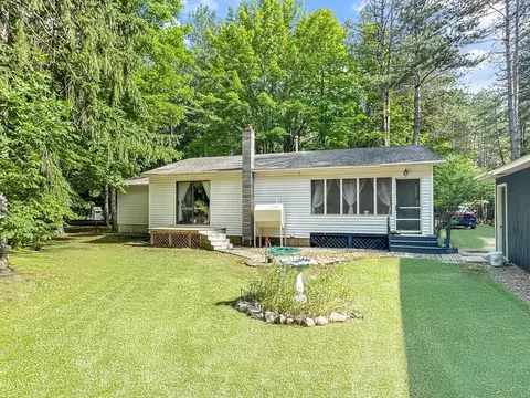 Exterior - 224 S Ferris, Sumner, MI 48889 photo 2 of 6