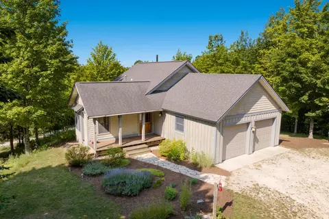 10185 S Fritz, Maple City, MI 49664