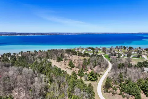 3091 Scenic Hls, Williamsburg, MI 49690